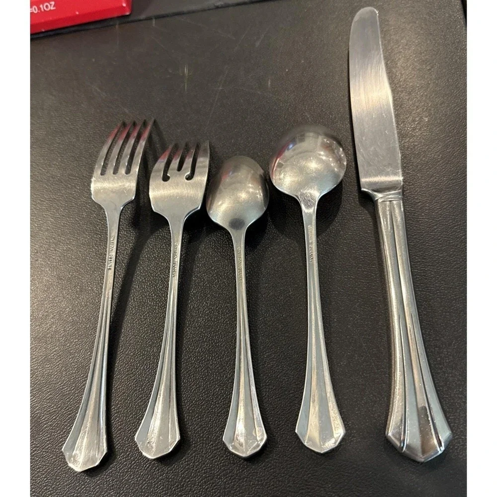 Oneida Deluxe Rushmore 5 Pieces 1 Place Setting Stainless Steel Silverware